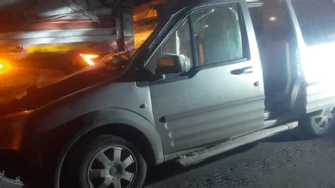 Tıra çarpan hafif ticari aracın sürücüsü kaldırıldığı hastanede öldüs